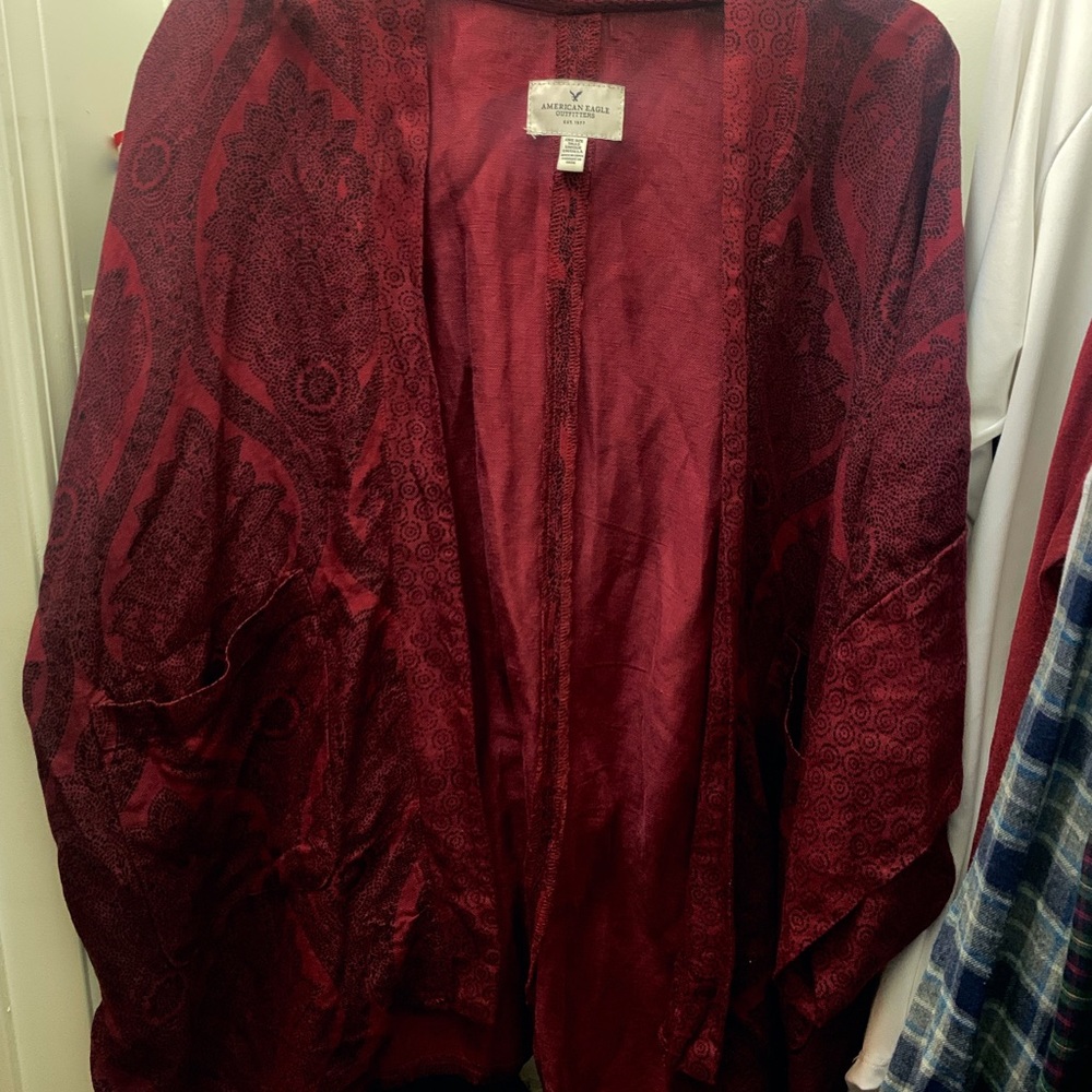 Burgundy paisley patterned Kimono/cardigan